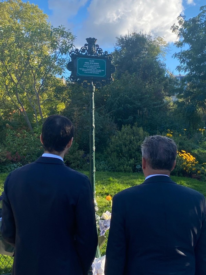 El embajador argentino Ian Sielecki y su par israelí Joshua Zarka visitaron el paseo el jueves.
