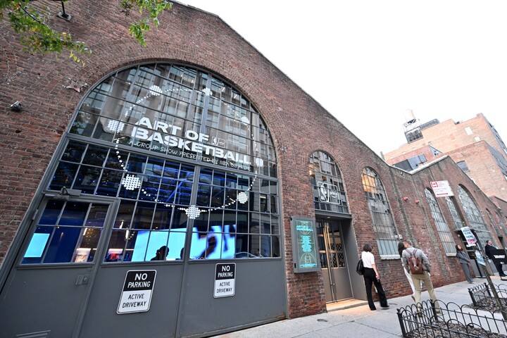 Arte y básquet: la muestra que armó Prime Video para lanzar su nueva temporada de la NBA en Nueva York. (Foto: Prime Video)