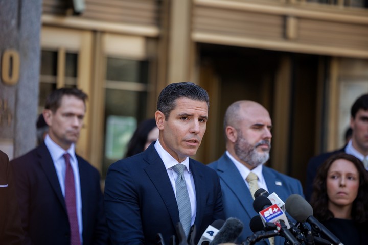 El fiscal Jamie McDonald tras la audiencia judicial de  Nicolás Maduro y Cilia Flores en Nueva York. Foto: EFE/ EPA/ Olga Fedorova.