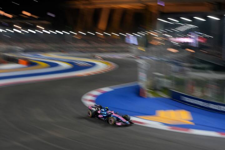 Colapinto no tuvo suerte en Singapur, con roturas en las dos carreras. (AP Photo/Vincent Thian)
