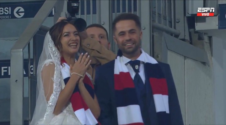 Una pareja de recién casados en Cagliari - Juventus.