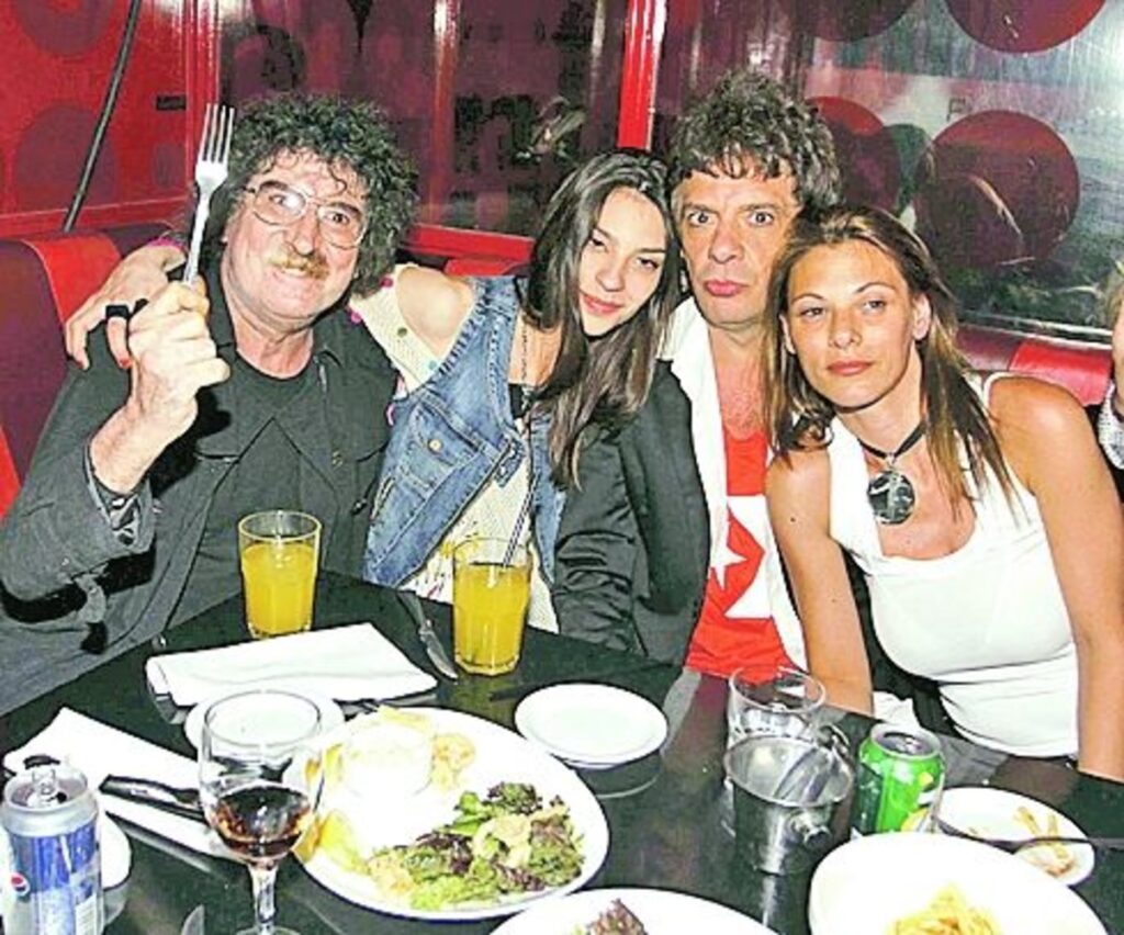 Charly García culminó entre amigos la presentación de la trilogía de conciertos La vanguardia es así — Detrás de las paredes — El ángel vigía , con que el músico festejó su cumpleaños número 60. Foto: Xalokweb