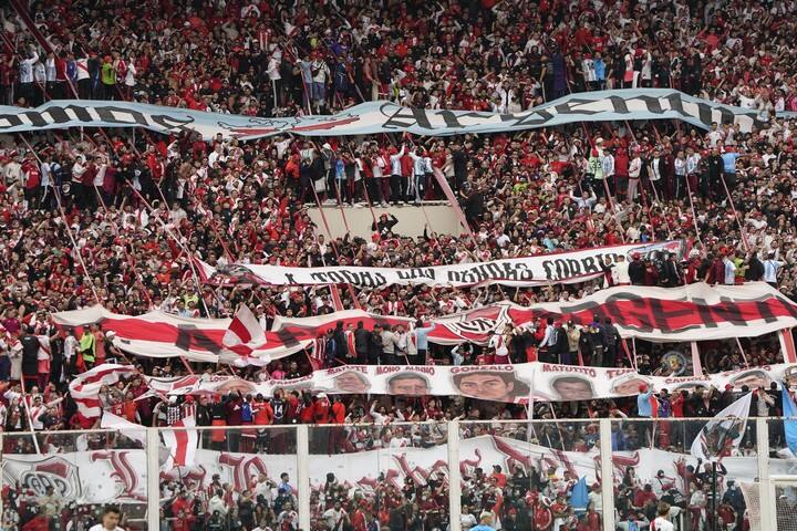 La hinchada de River en el Kempes. Foto: Fernando de la Orden