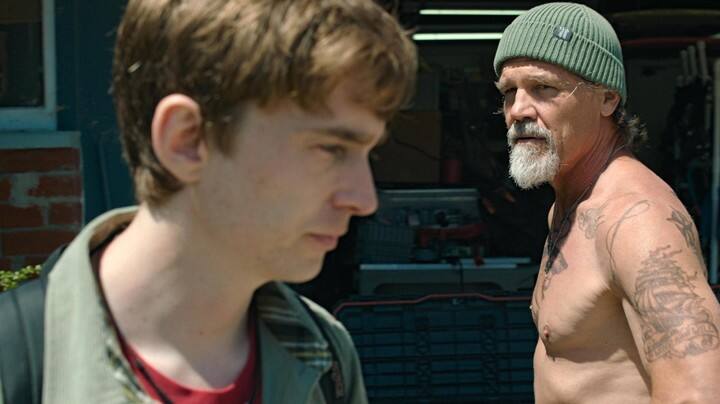 Josh Brolin junto al ascendente Austin Abrams, que interpreta a su hijo. Fotos Disney
