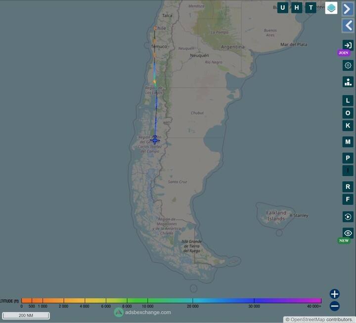 Registro del vuelo del avión de Thales que el 18 de agosto viajó a Malvinas. Parece que apaga el transpondedor en Chile.
