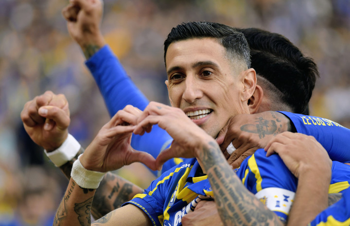 Di María festeja uno de sus goles ante Independiente Rivadavia.