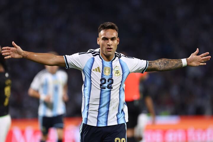 El festejo de Lautaro ante Bolivia.