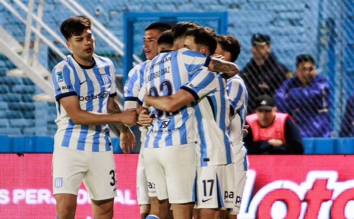 El festejo en el gol de Conechny (Foto: Prensa Racing).