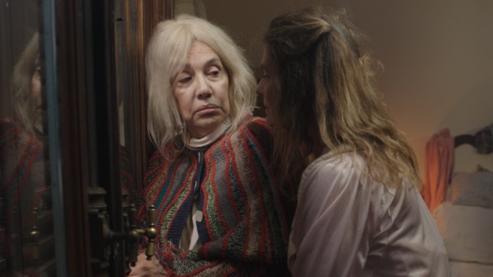 Nora Cárpena y Silvia Kutika en "Sombras", que marca el regreso paulatino de la ficción a la TV abierta.