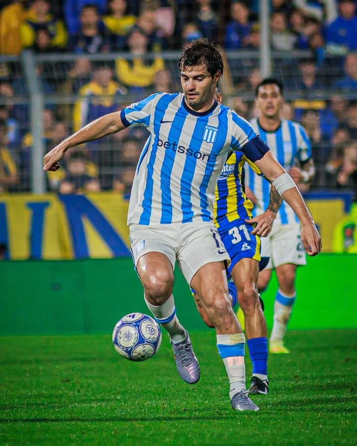 Santiago Sosa, como capitán, en su último partido en Racing, ante Rosario Central. (Prensa Racing Club)