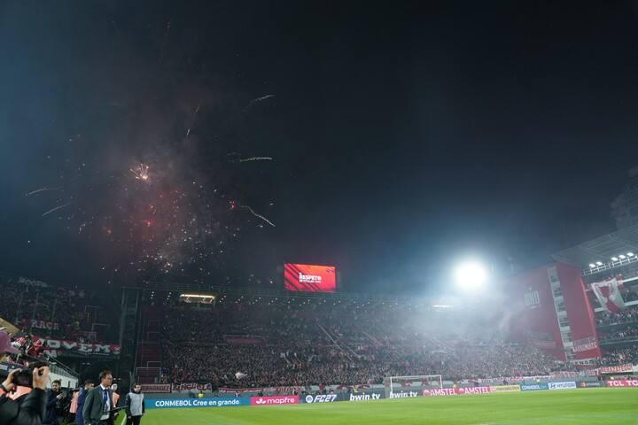 La gente de Flamengo en el codo de UNO (Foto: Juano Tesone).
