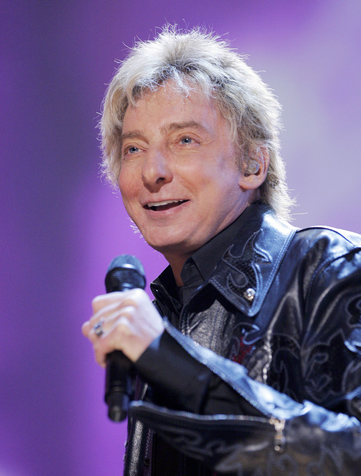 Barry Manilow canceló los shows de esta semana, pero el futuro del resto de su agenda sigue siendo incierto.