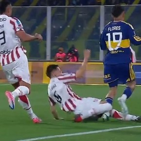 Video: la violenta patada del hijo del Muñeco Gallardo a Leonel Flores