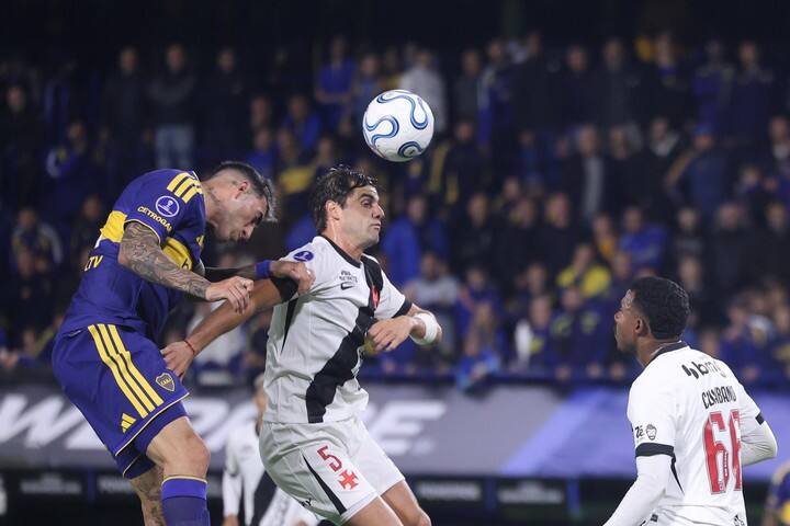 Santiago Sosa les pidió disfrutar el partido (EFE/ Juan Ignacio Roncoroni).