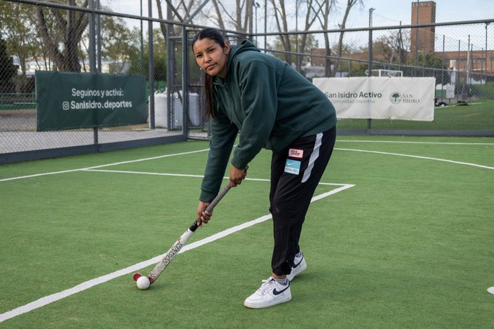 Nara Flores comenzó a jugar al hockey de chica.