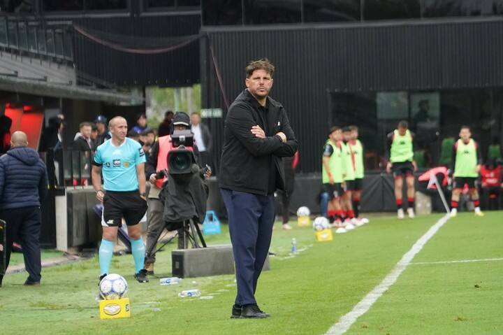 Damián Ayude, técnico de Barracas.