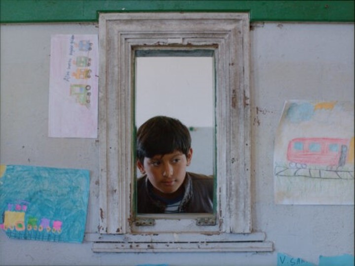 La película toma básicamente elementos de dos películas de Leonardo Favio, "Soñar, soñar" y "Crónica de un niño solo".