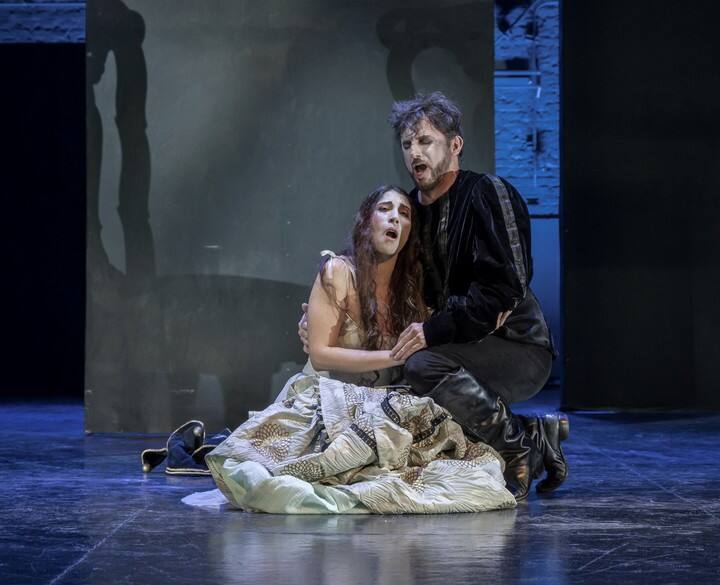 Juan Salvador Trupia y María Lucía González, en los roles de Rigoletto y Gilda. Foto: Liliana Morsia