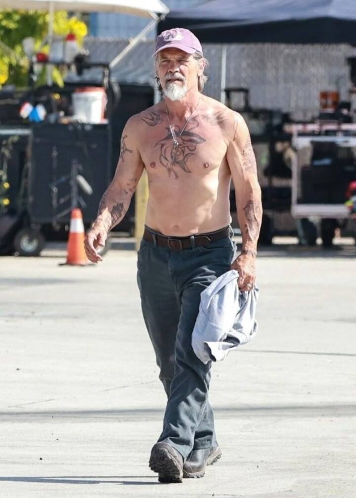 Josh Brolin mantiene a sus 58 años un estado físico envidiable.