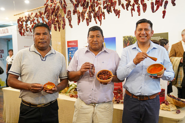 Los productores, en la Semana del Piménton en la Casa de Salta. Foto Maxi Failla