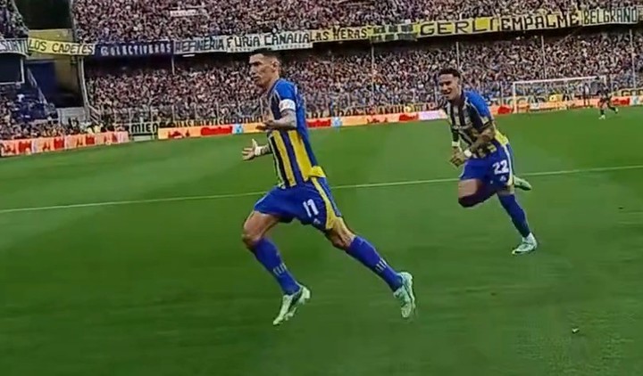 El festejo de Di María para el 1-0 de Rosario Central contra Independiente Rivadavia.