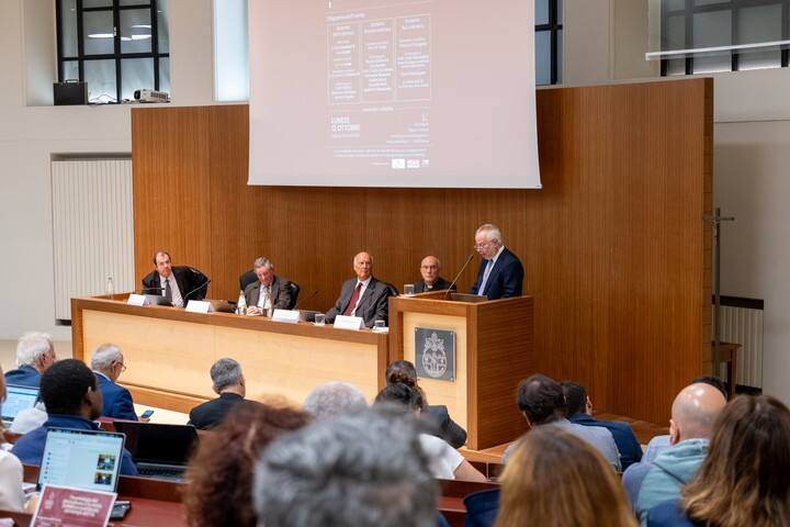 Martín Etchevers, expresidente y actual titular de la Comisión de Libertad de Prensa de ADEPA, sesión internacional del encuentro sobre periodismo y Magnifica Humanitas, Pontificia Universidad Gregoriana, Roma.