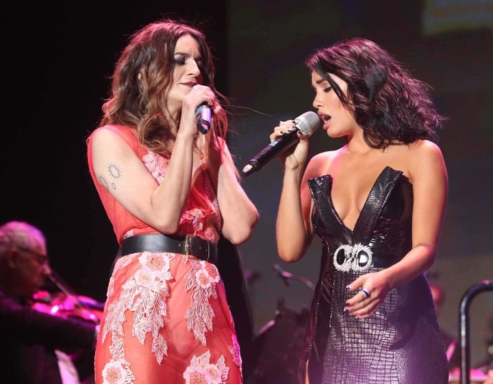 Bebe y Lali, en 2018 en el escenario del Teatro Colón. Foto Archivo Clarín