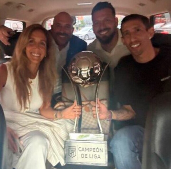 La delegación de Central que vino en una van en viaje relámpago en 2025 a buscar la copa por ganar la anual.