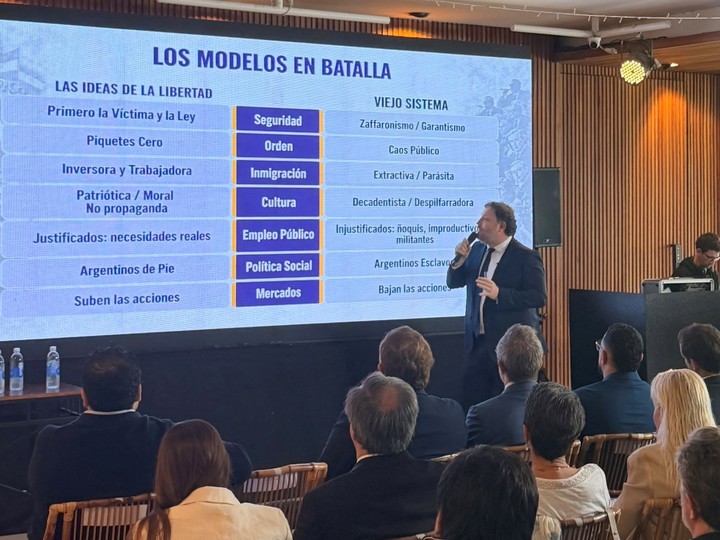 Santiago Oría, el cineasta de Milei y director de Realizaciones Audiovisuales de Presidencia de la Nación. Dio una charla sobre batalla cultural en Tigre.