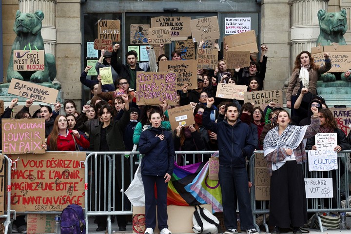 Protesta de estudiantes en París. Foto: Reuters