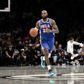 LeBron James se llevó una derrota en su debut con los Sixers