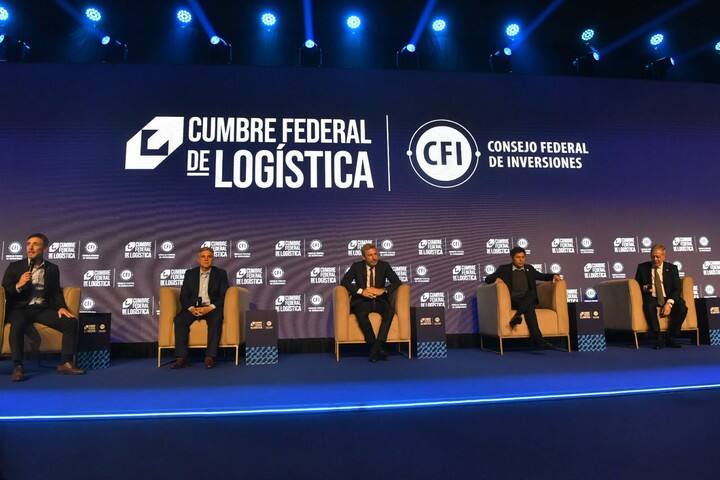Gobernadores, Santilli y Sturzenegger en encuentro de logística del CFI. Fotos Enrique García Medina